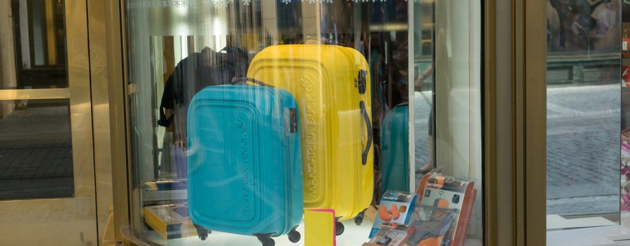 suitcases-438475_1280